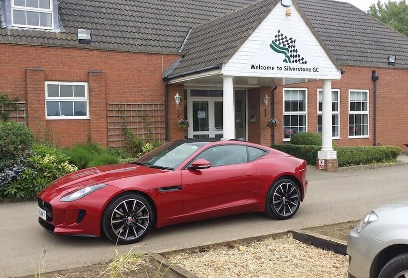 ホテル Silverstone Golf Club &