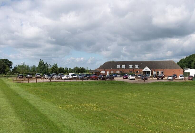 ホテル Silverstone Golf Club &