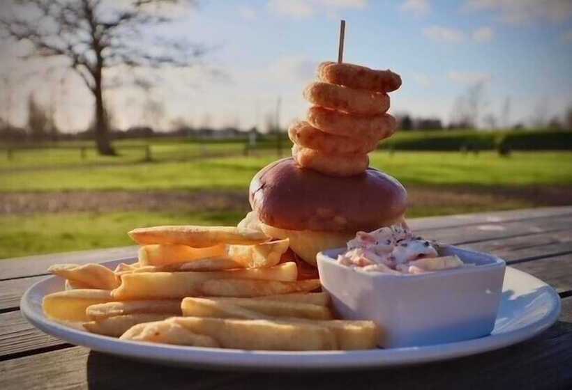 ホテル Silverstone Golf Club &