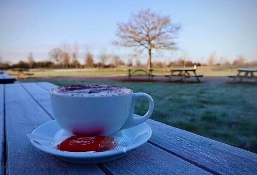 ホテル Silverstone Golf Club &