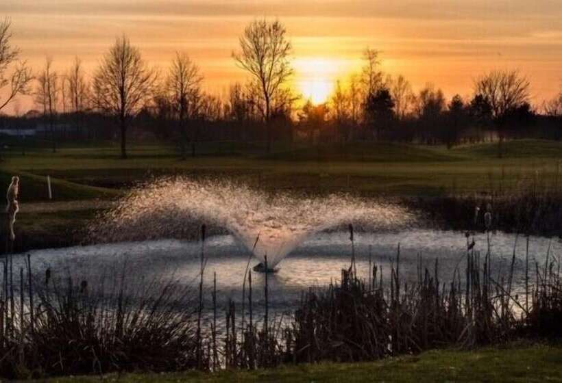 ホテル Silverstone Golf Club &