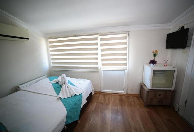 ホテル Taksim Trust