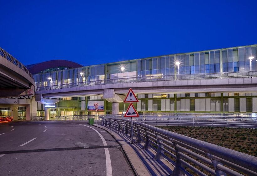 Tav Airport Hotel Izmir