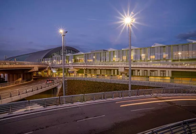 Tav Airport Hotel Izmir