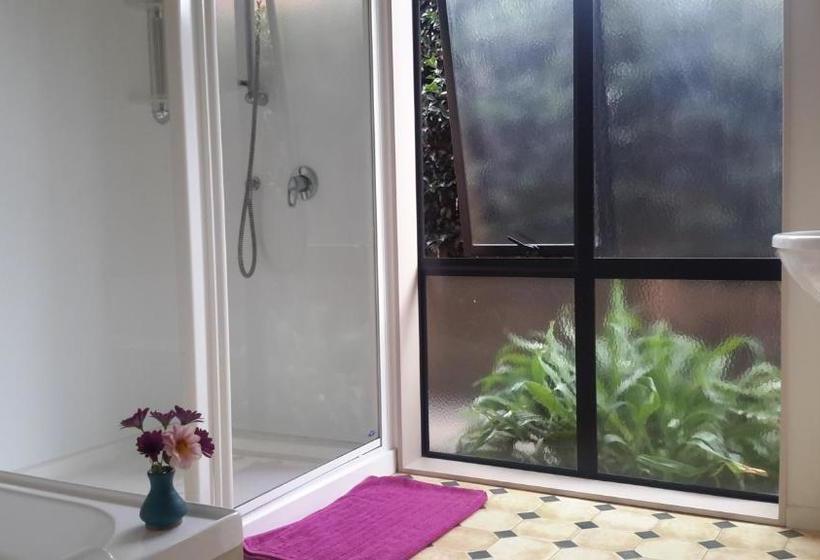 Jade Owl Bed And Breakfast