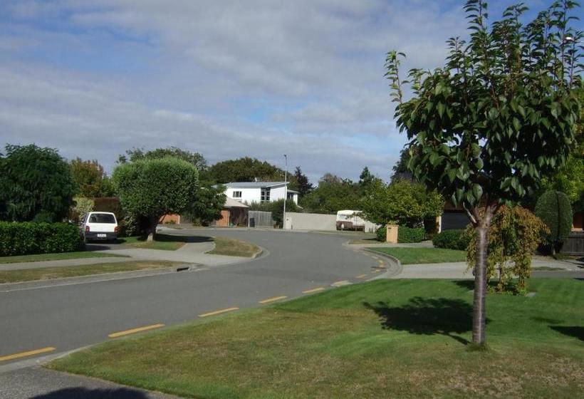 Jade Owl Bed And Breakfast