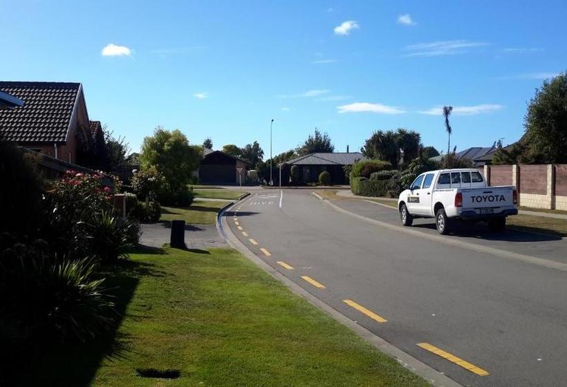 Jade Owl Bed And Breakfast