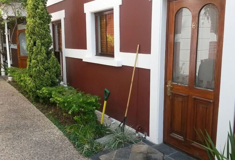 膳宿费 Roosenwijn Guest House