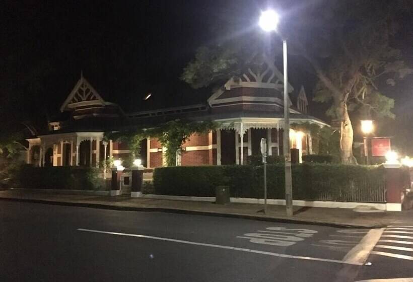 膳宿费 Roosenwijn Guest House