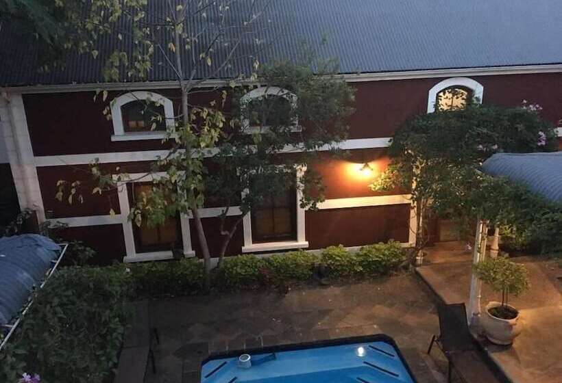 膳宿费 Roosenwijn Guest House