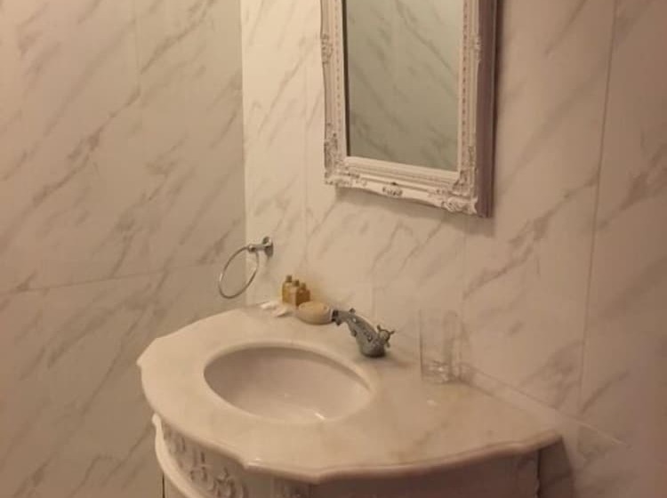 膳宿费 Roosenwijn Guest House