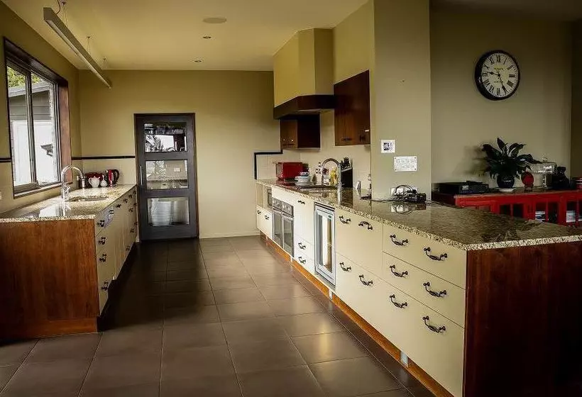 Waipuna Estate