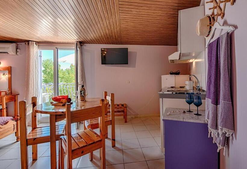 Anemos Studios & Apartments