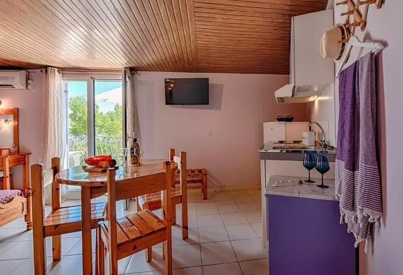 Anemos Studios & Apartments