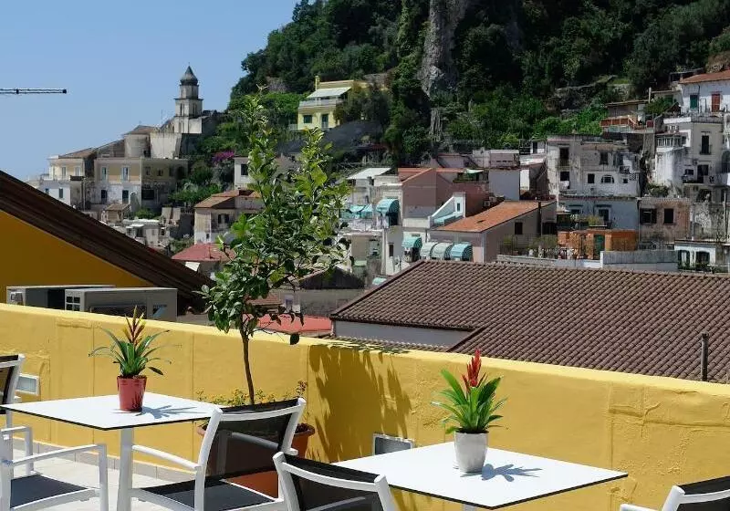 تختخواب و صبحانه Amalfi Luxury House