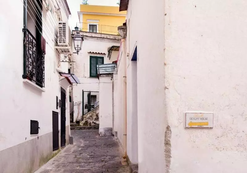 تختخواب و صبحانه Amalfi Luxury House