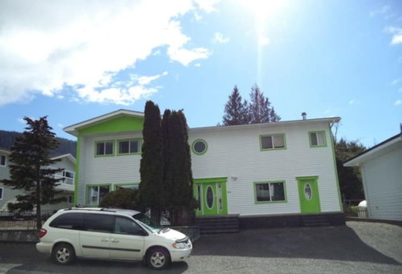 تختخواب و صبحانه Enchanted Rainforest Guesthouse