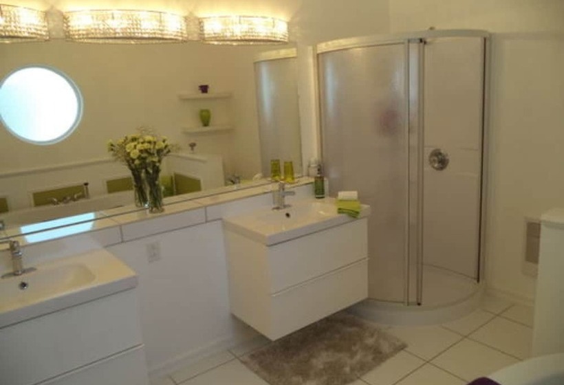 تختخواب و صبحانه Enchanted Rainforest Guesthouse