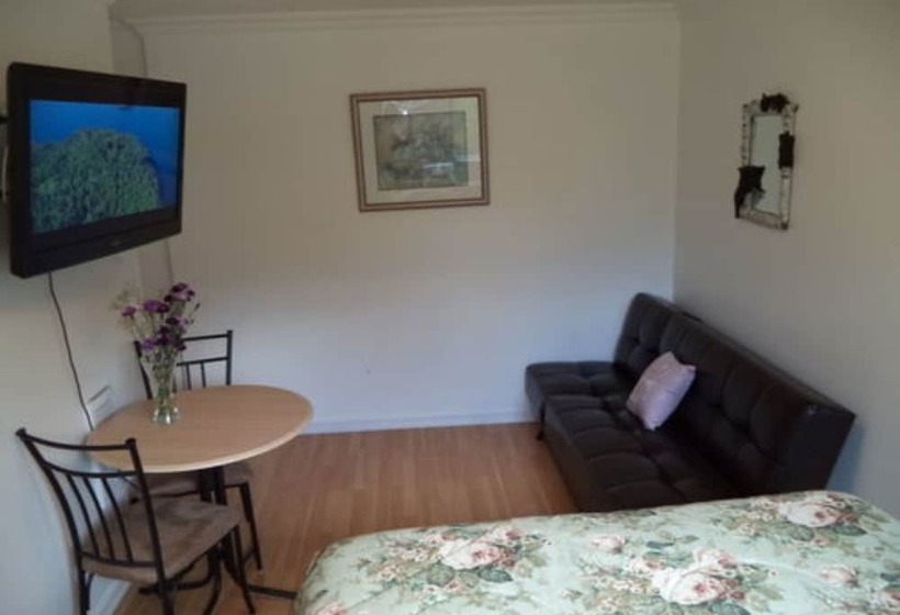 تختخواب و صبحانه Enchanted Rainforest Guesthouse