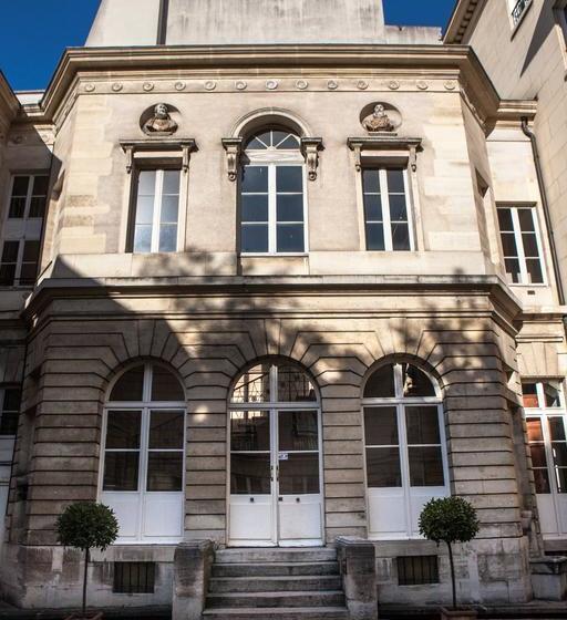 Assia & Nathalie   Luxury B&b Marais