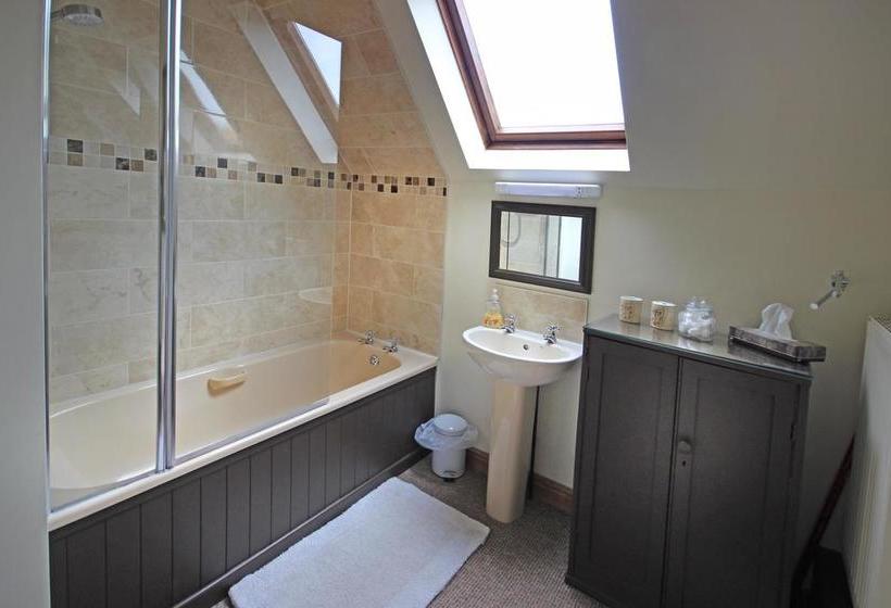 Castle Farmhouse Bed And Breakfast