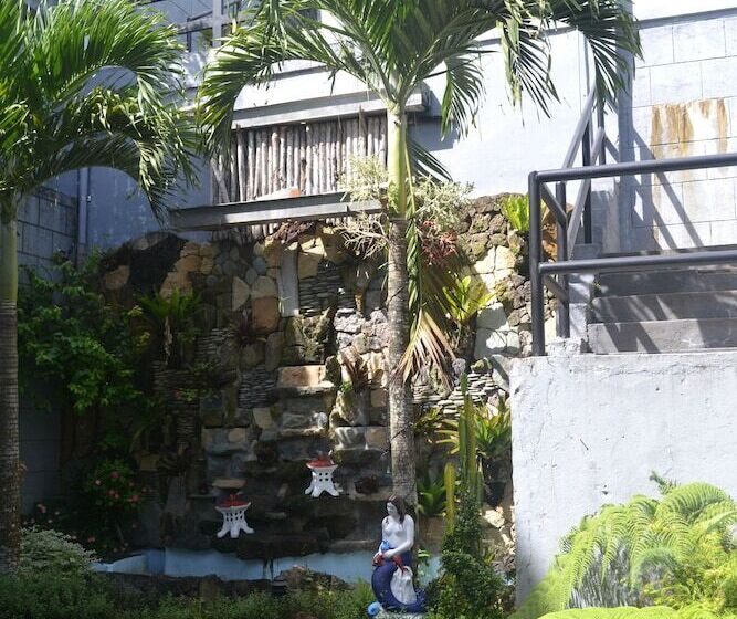 Chateau Beatrice Bed & Breakfast