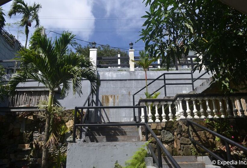 Chateau Beatrice Bed & Breakfast