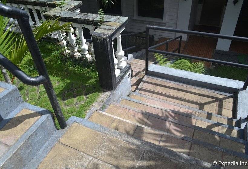 Chateau Beatrice Bed & Breakfast