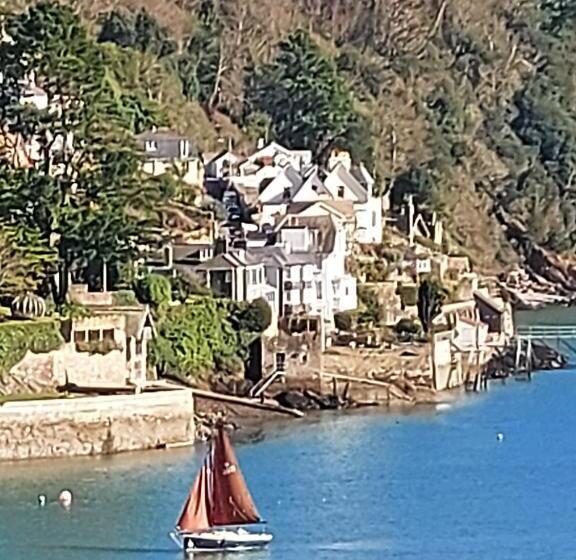 בית מלון כפרי Anzac Street B+bistro