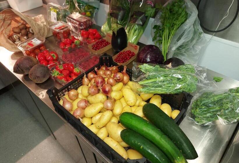 בית מלון כפרי Anzac Street B+bistro