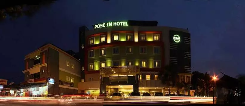 Pose In Hotel Solo