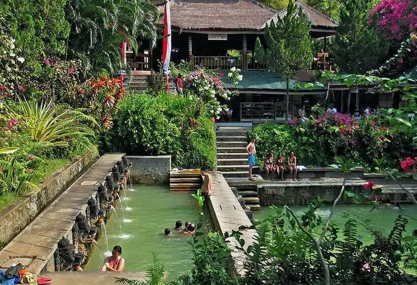 ペンション Karang Sari Guesthouse & Restaurant