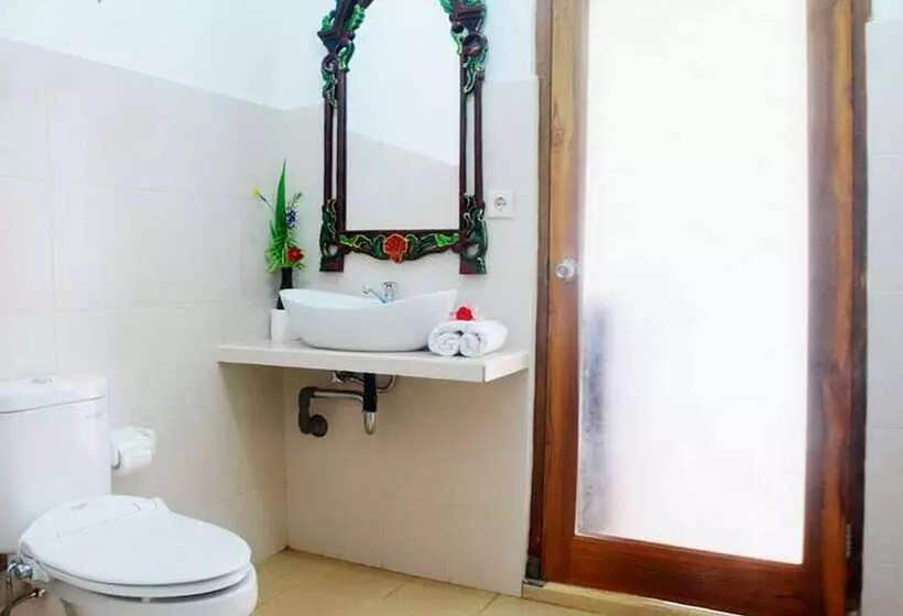 ペンション Karang Sari Guesthouse & Restaurant