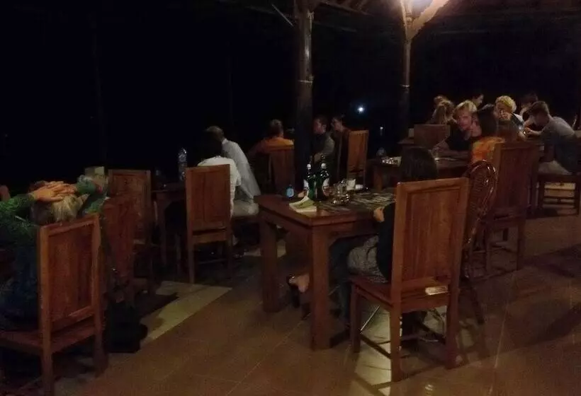 ペンション Karang Sari Guesthouse & Restaurant