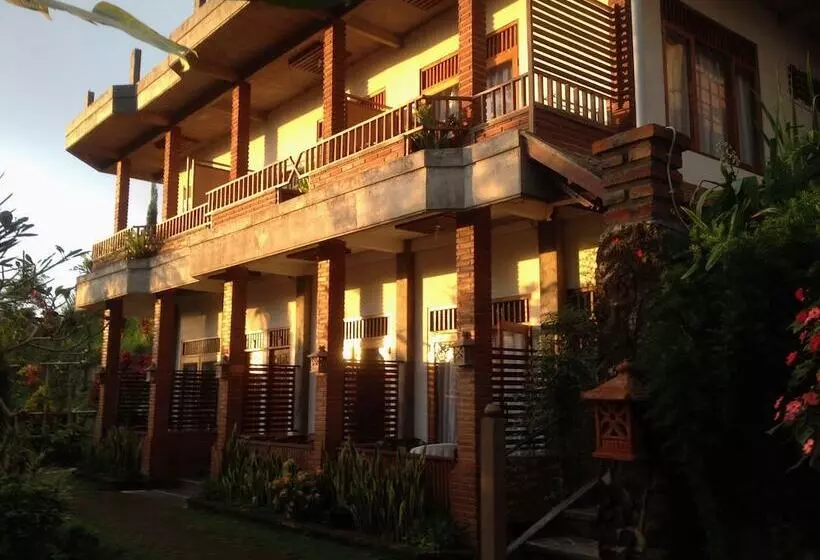 ペンション Karang Sari Guesthouse & Restaurant