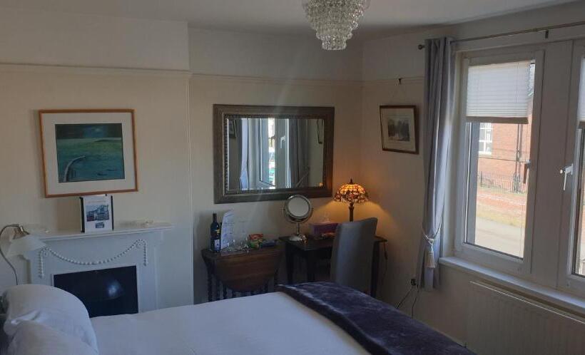 Ugiebrae House Bed & Breakfast