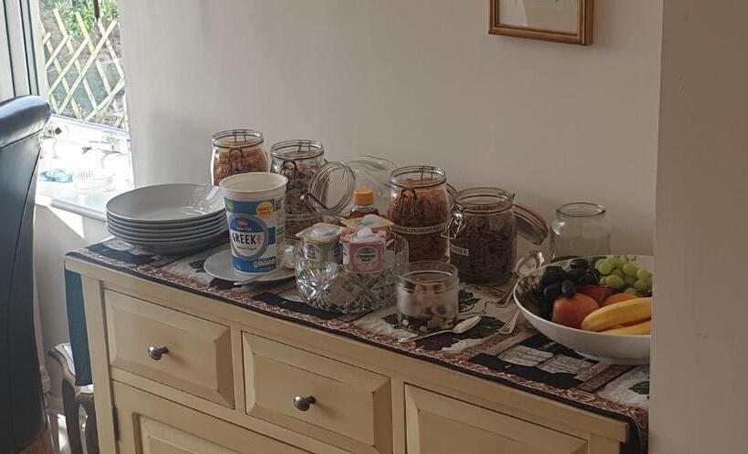 Ugiebrae House Bed & Breakfast