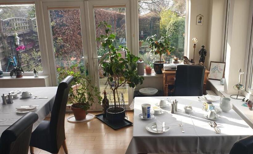 Ugiebrae House Bed & Breakfast