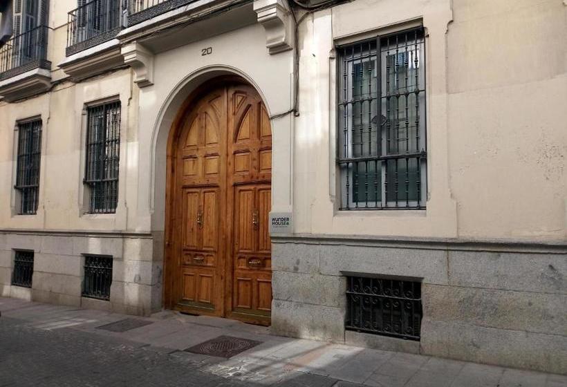 هاستل Wunderhouse Hostal