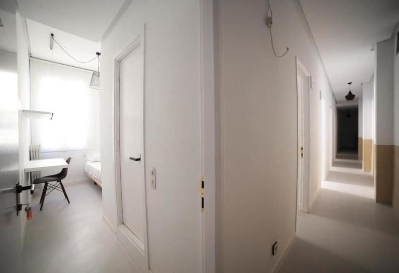 هاستل Wunderhouse Hostal