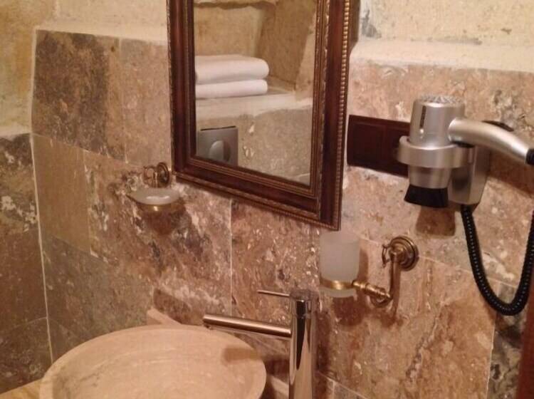 هتل Avanos Suites