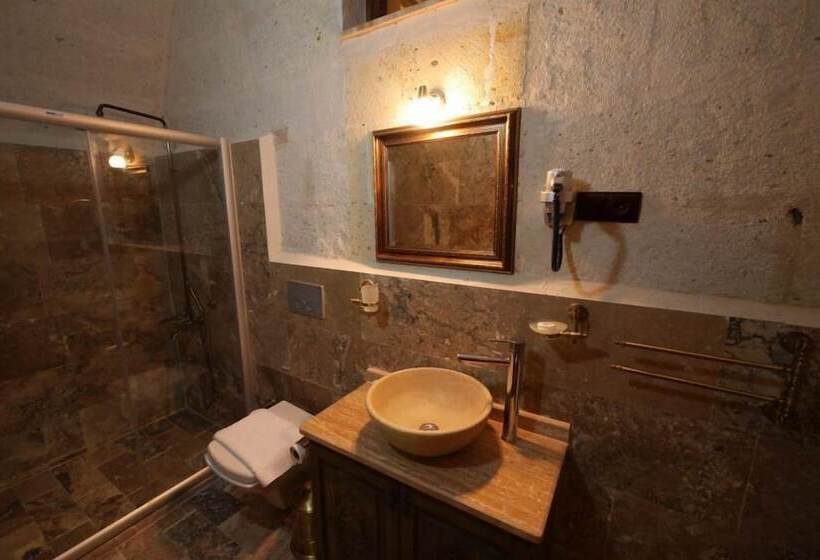 هتل Avanos Suites