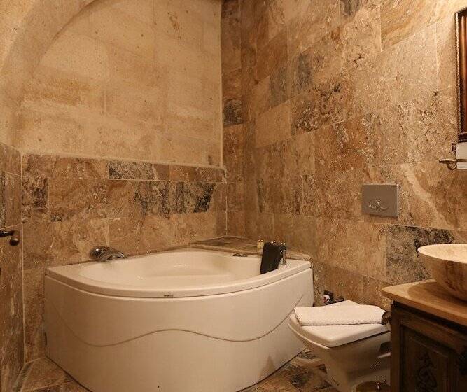 هتل Avanos Suites