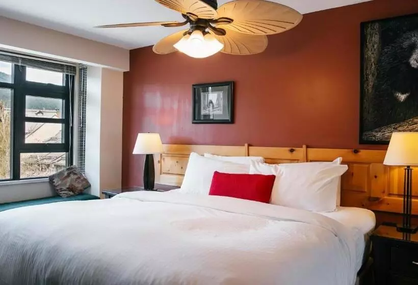 هتل Carleton Lodge