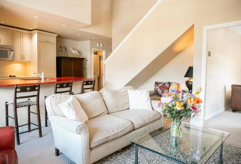 ホテル Carleton Lodge