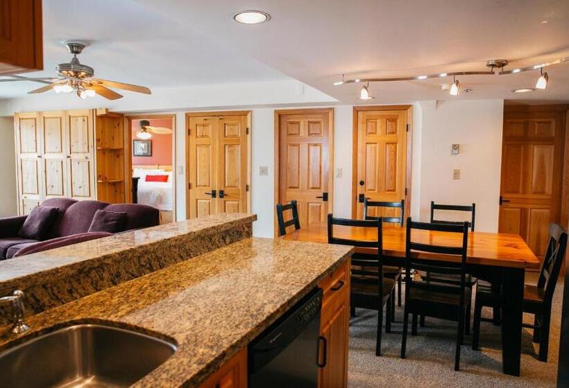 ホテル Carleton Lodge