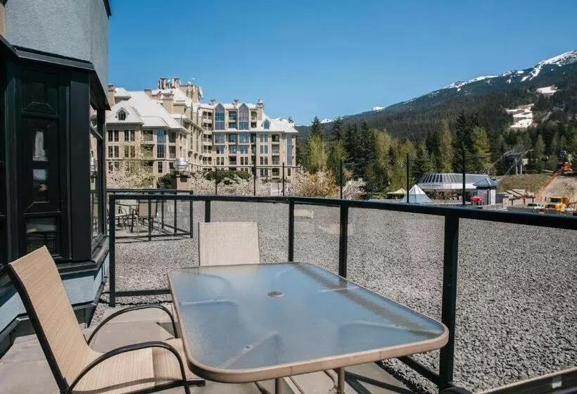 هتل Carleton Lodge