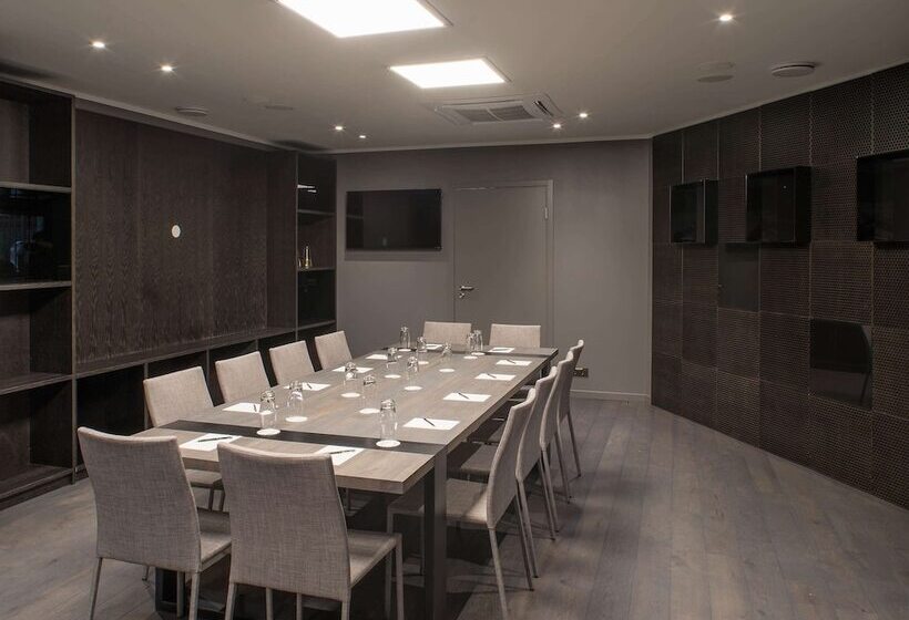 هتل Pullman Riga Old Town