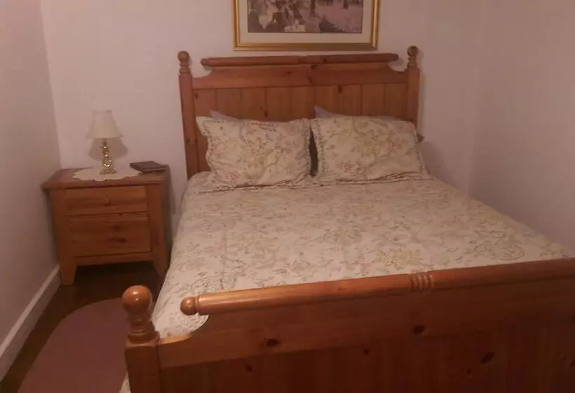 Locust Tree Bed And Breakfast Llc