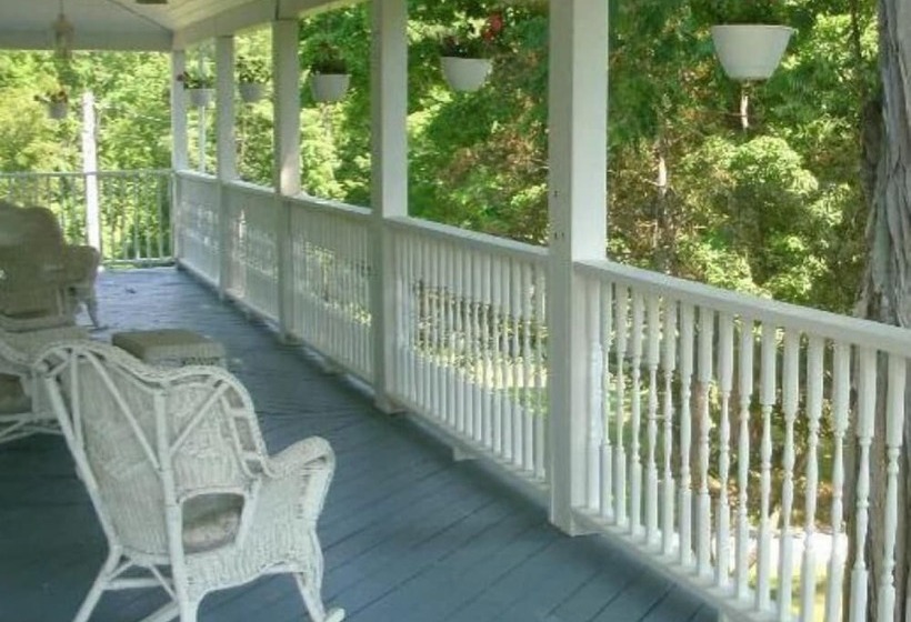 Locust Tree Bed And Breakfast Llc